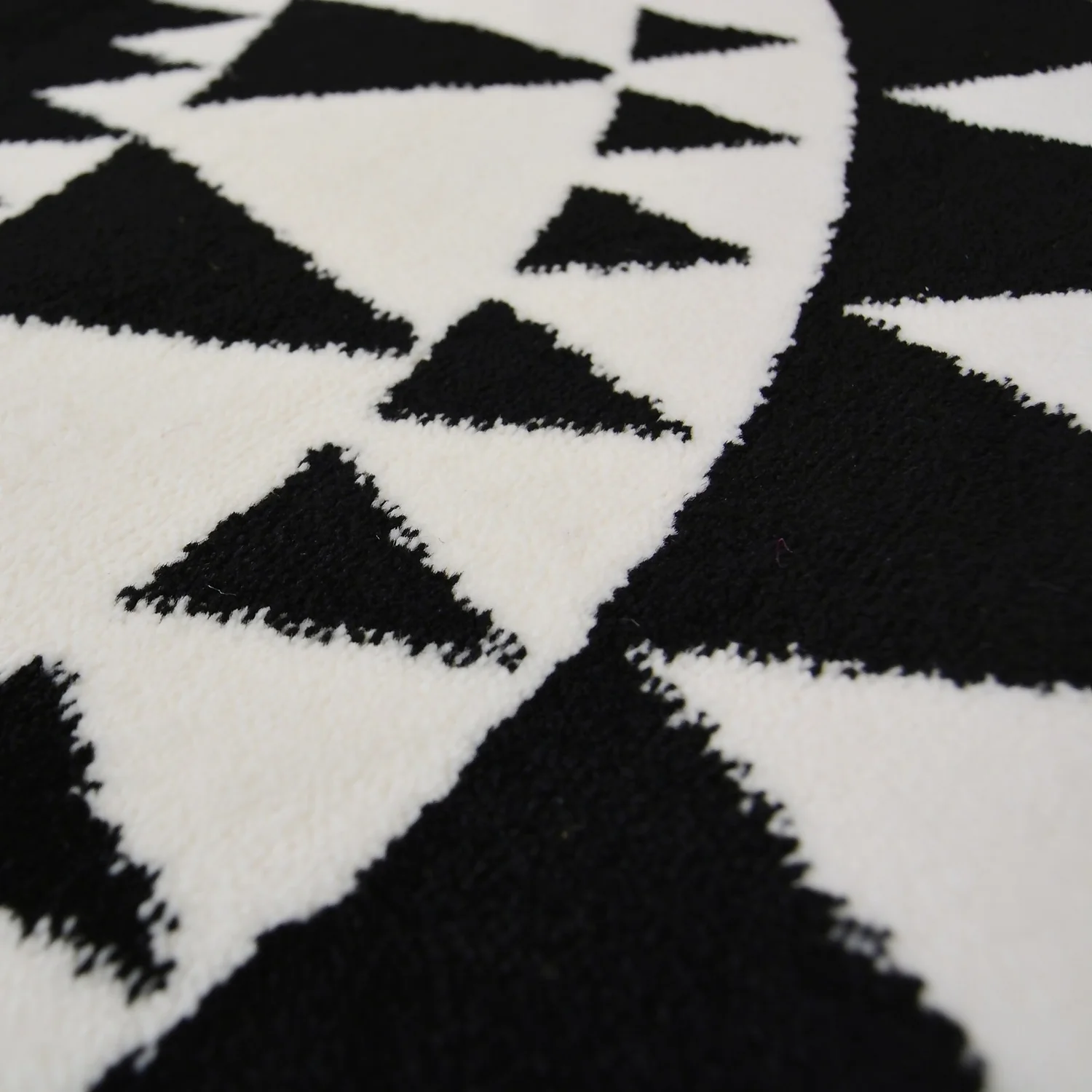 Daytona Atec Rug - Black - 133cm 6 Daytona Atec Rug - Black - 133cm - Image 4